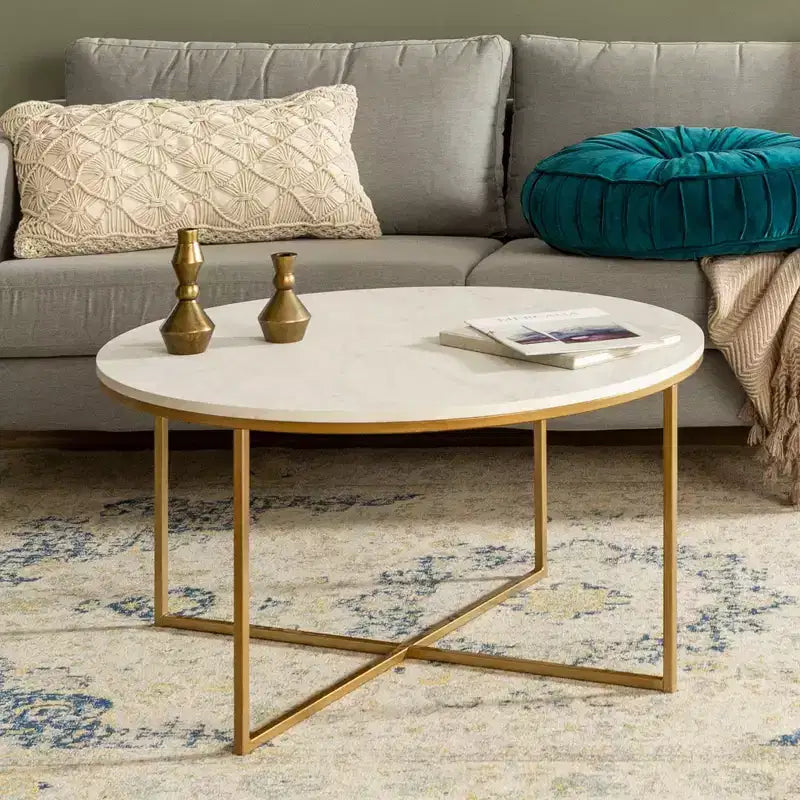 Table basse ronde/rectangulaire avec piètement en métal en forme de X et plateau en faux marbre, style moderne du milieu du siècle pour salon