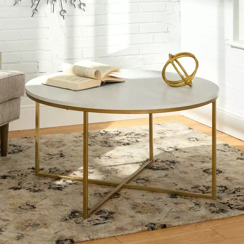 Table basse ronde/rectangulaire avec piètement en métal en forme de X et plateau en faux marbre, style moderne du milieu du siècle pour salon