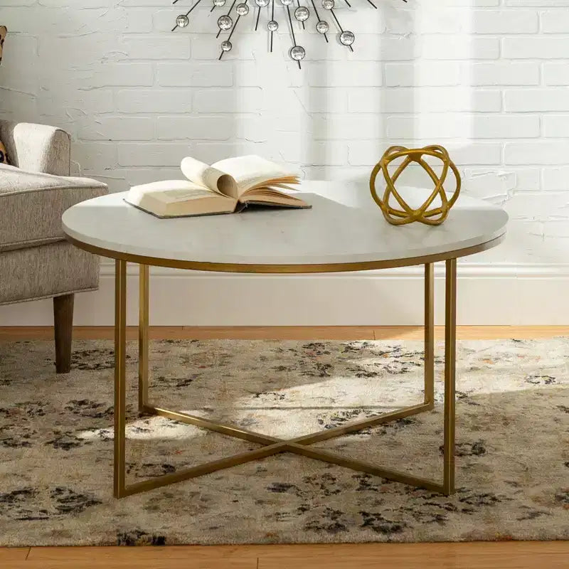Table basse ronde/rectangulaire avec piètement en métal en forme de X et plateau en faux marbre, style moderne du milieu du siècle pour salon