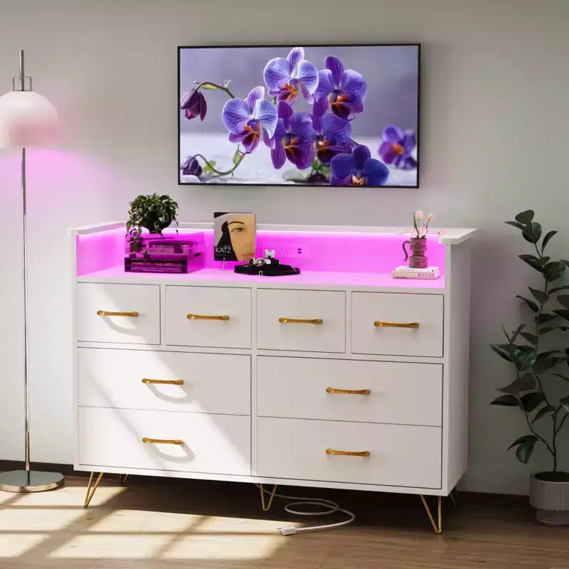 Commode 8 tiroirs avec station de charge et lumières RVB | Commode de chambre large avec 3 prises + 2 ports USB, éclairage LED contrôlé par application pour le jeu