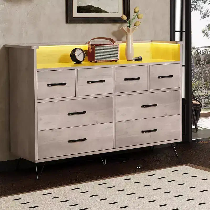Commode 8 tiroirs avec station de charge et lumières RVB | Commode de chambre large avec 3 prises + 2 ports USB, éclairage LED contrôlé par application pour le jeu