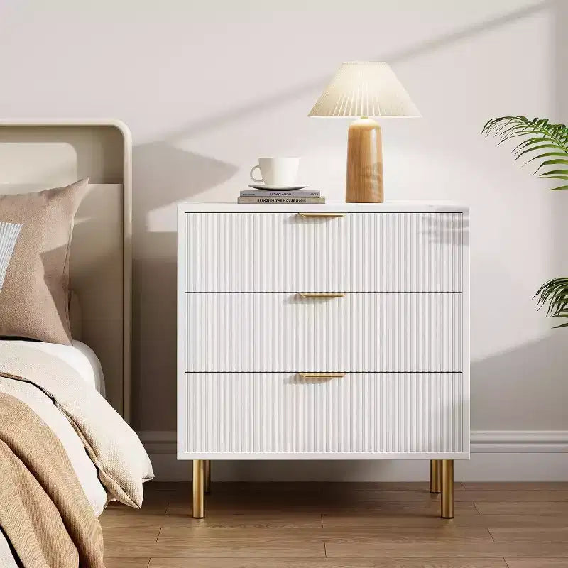 Commode en bois cannelé à 3 tiroirs, 71 cm de large, coffre moderne, organisateur de rangement de chambre avec poignée dorée pour salon, entrée, couloir